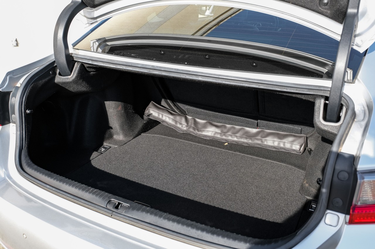 Lexus RC Vehicle Main Gallery Image 48