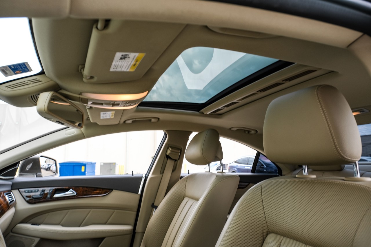 Mercedes-Benz CLS 550 Vehicle Main Gallery Image 05
