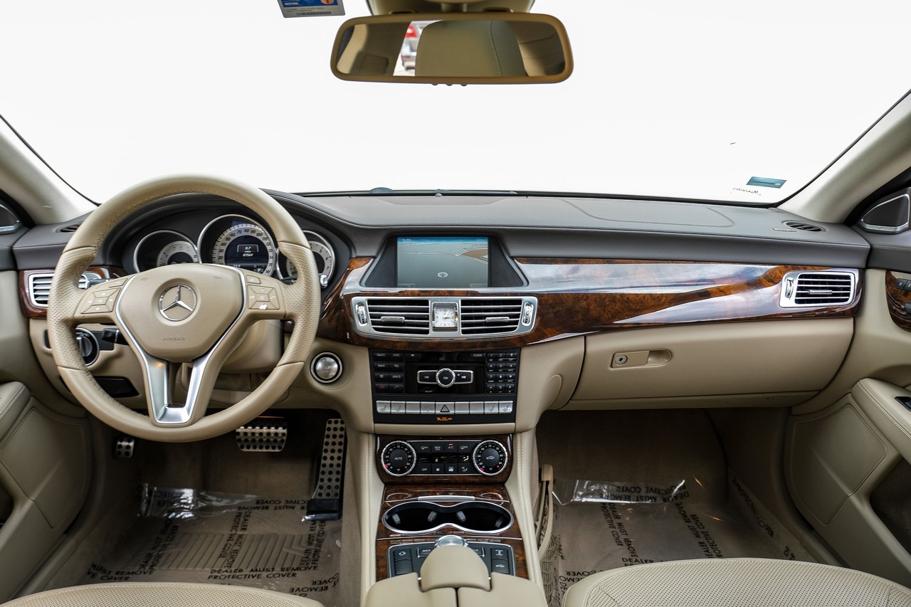 Mercedes-Benz CLS 550 Vehicle Main Gallery Image 15