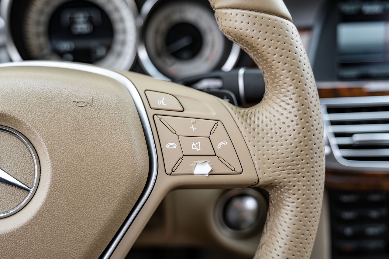 Mercedes-Benz CLS 550 Vehicle Main Gallery Image 18