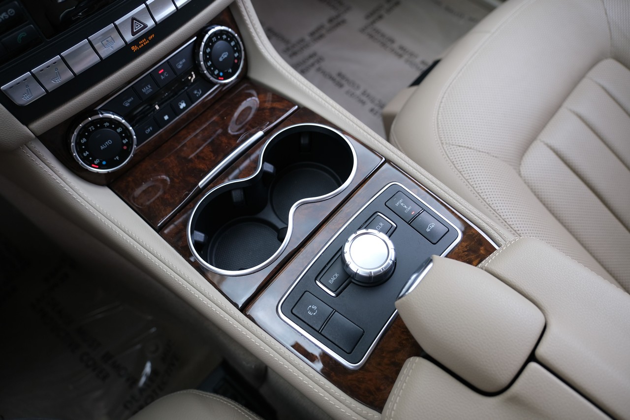 Mercedes-Benz CLS 550 Vehicle Main Gallery Image 26