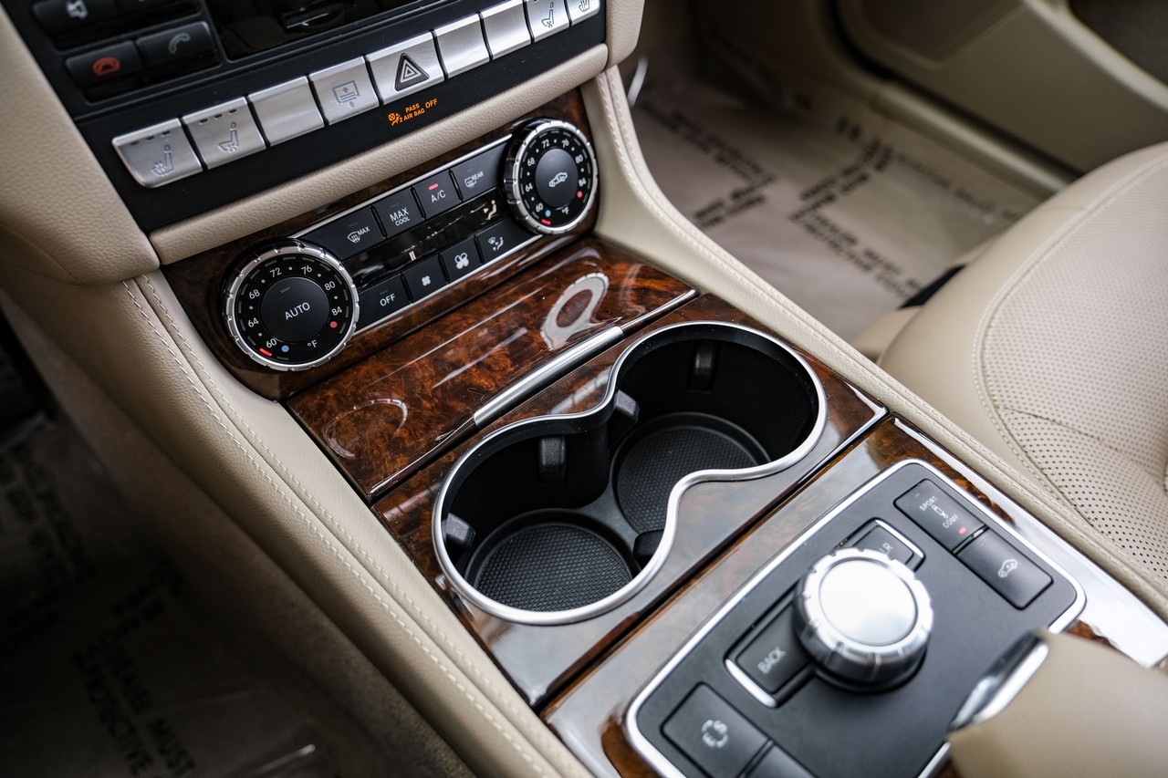 Mercedes-Benz CLS 550 Vehicle Main Gallery Image 27