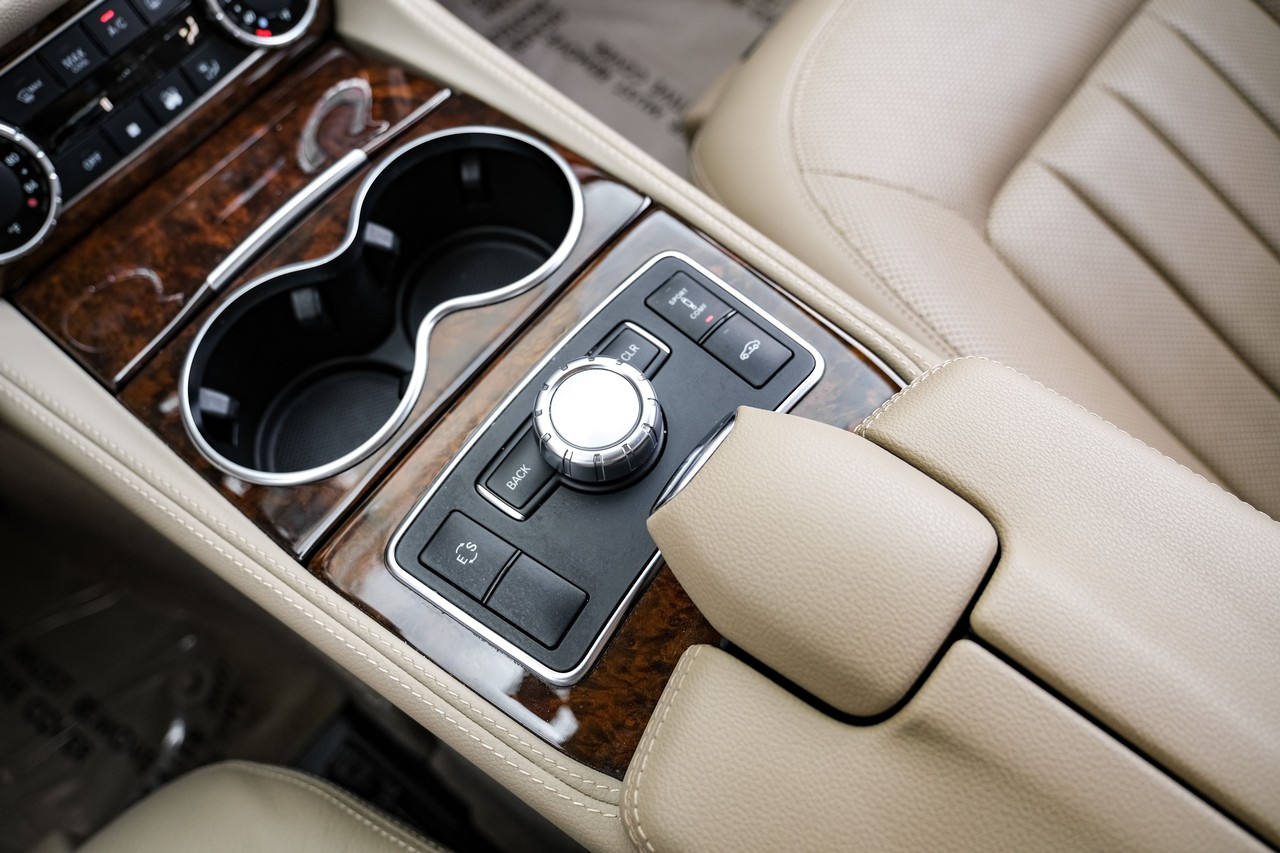 Mercedes-Benz CLS 550 Vehicle Main Gallery Image 28