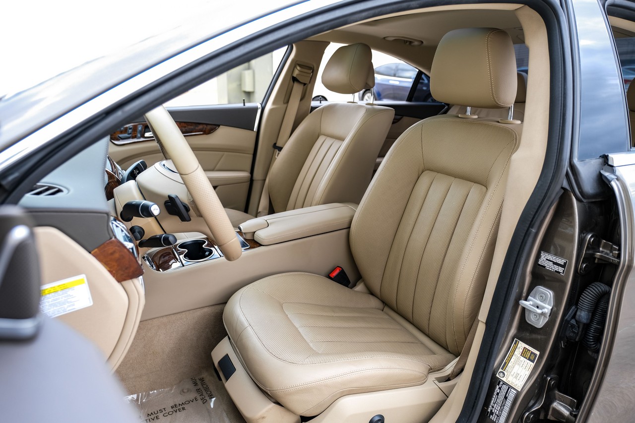 Mercedes-Benz CLS 550 Vehicle Main Gallery Image 33