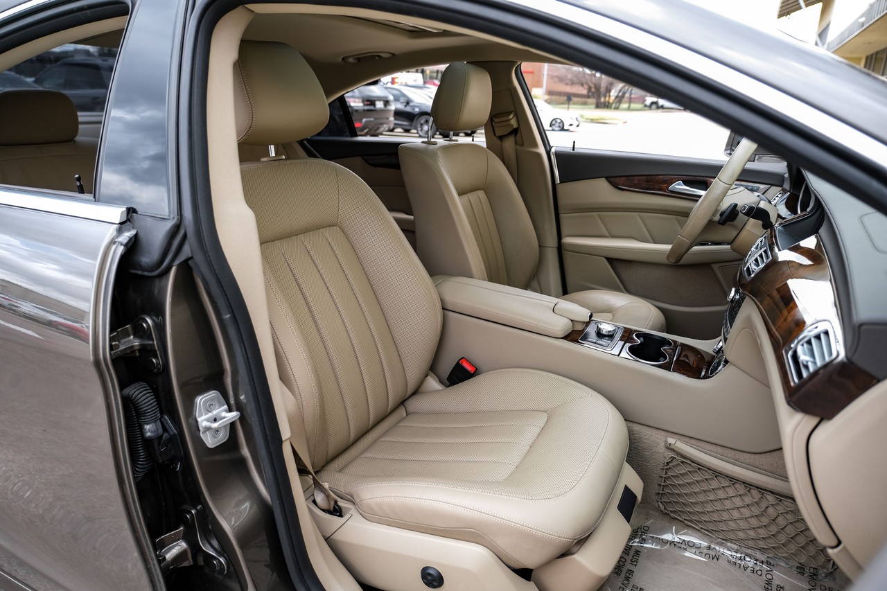 Mercedes-Benz CLS 550 Vehicle Main Gallery Image 36