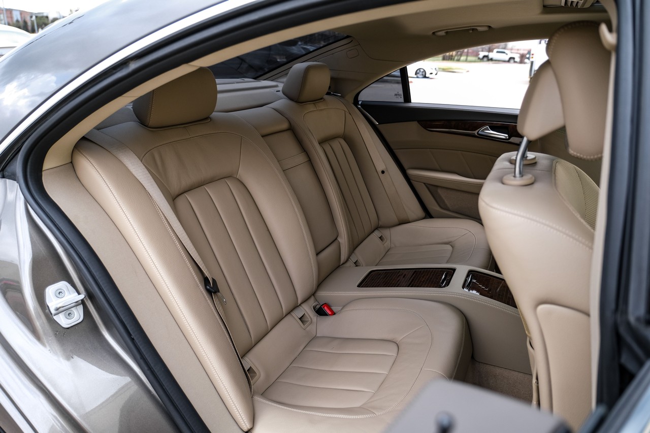 Mercedes-Benz CLS 550 Vehicle Main Gallery Image 37