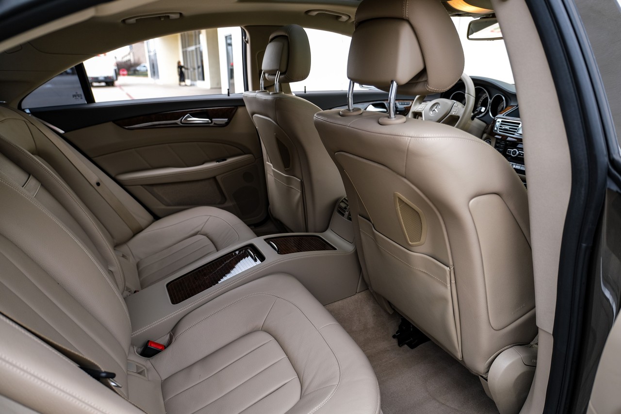 Mercedes-Benz CLS 550 Vehicle Main Gallery Image 38