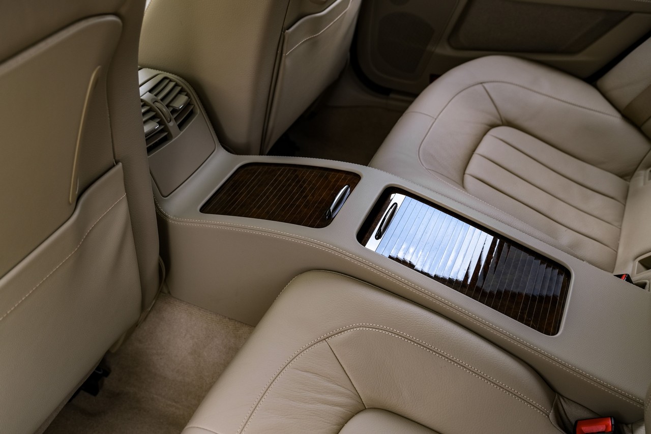 Mercedes-Benz CLS 550 Vehicle Main Gallery Image 39