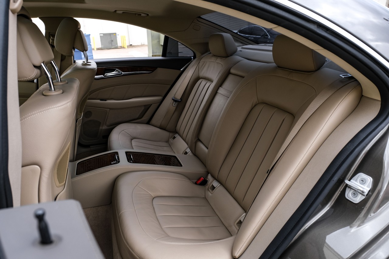 Mercedes-Benz CLS 550 Vehicle Main Gallery Image 41