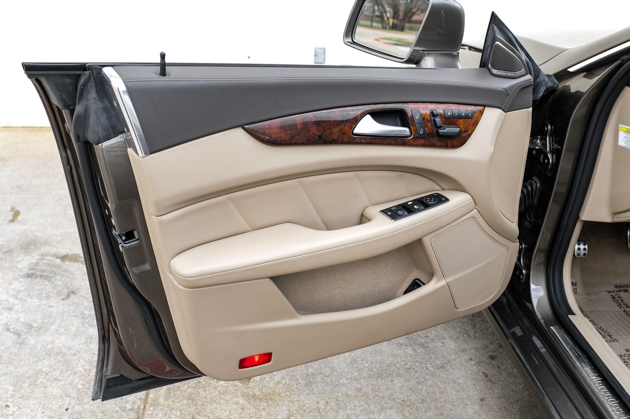 Mercedes-Benz CLS 550 Vehicle Main Gallery Image 44