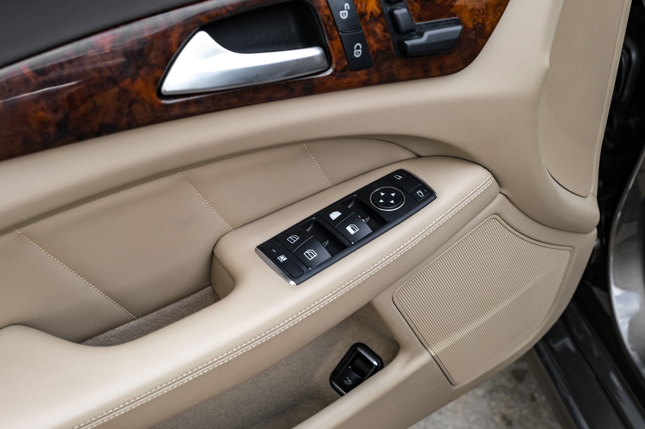 Mercedes-Benz CLS 550 Vehicle Main Gallery Image 45