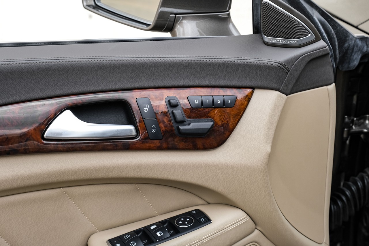 Mercedes-Benz CLS 550 Vehicle Main Gallery Image 46