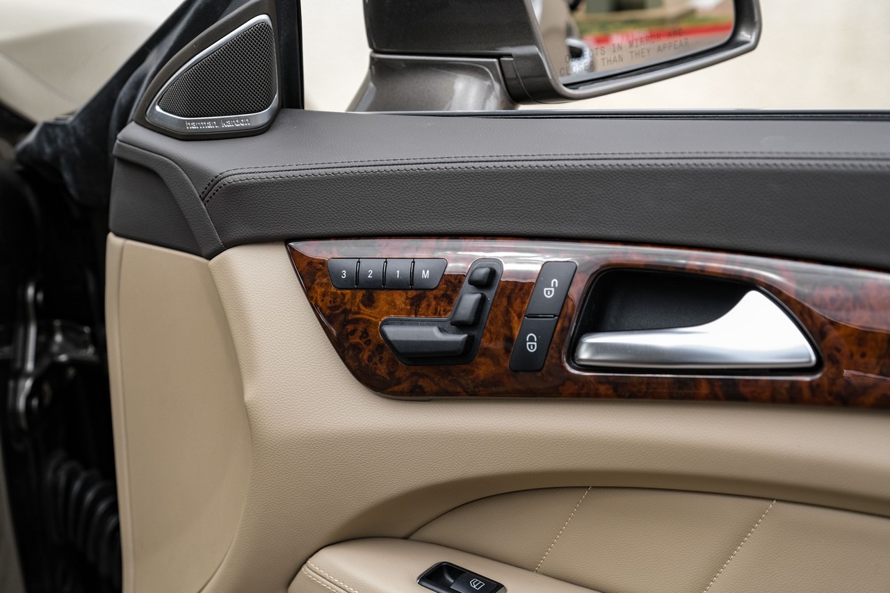 Mercedes-Benz CLS 550 Vehicle Main Gallery Image 47