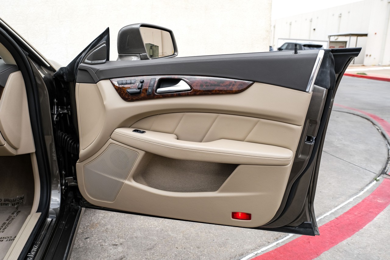 Mercedes-Benz CLS 550 Vehicle Main Gallery Image 48