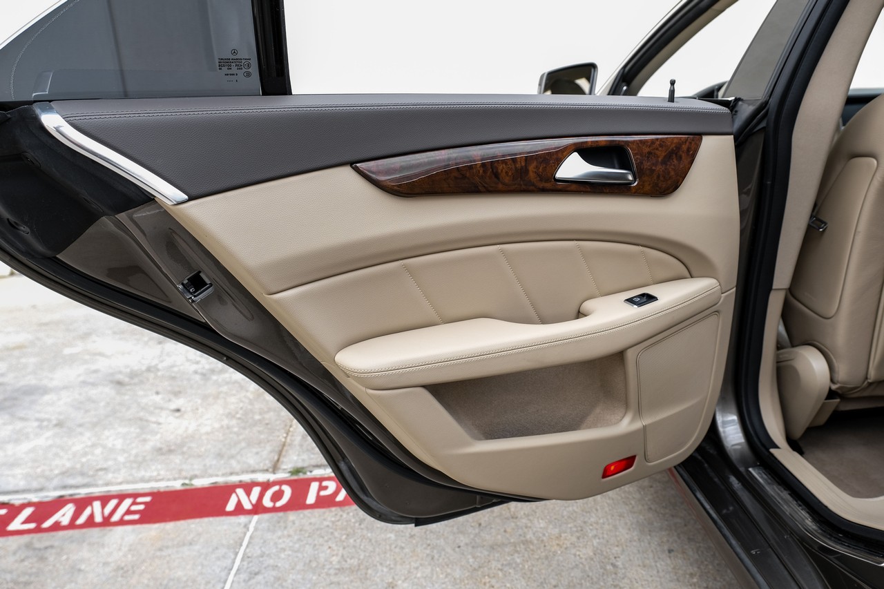 Mercedes-Benz CLS 550 Vehicle Main Gallery Image 49