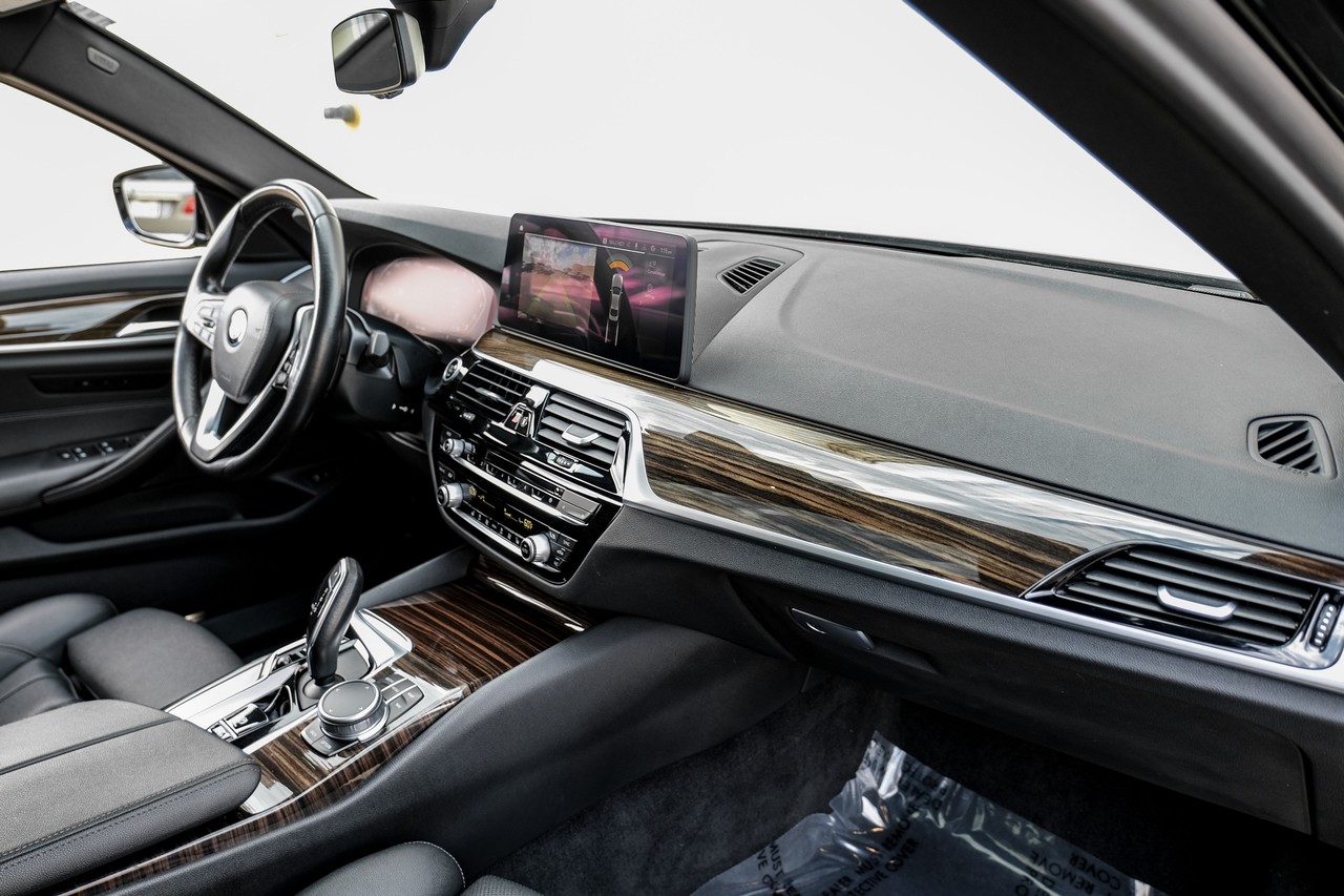 BMW 540i Vehicle Main Gallery Image 13
