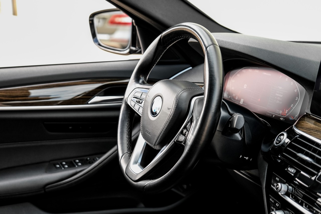 BMW 540i Vehicle Main Gallery Image 14