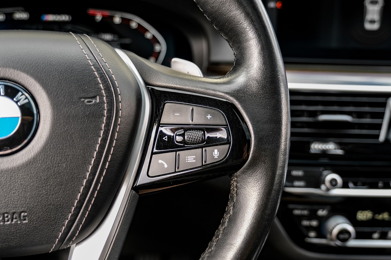 BMW 540i Vehicle Main Gallery Image 18