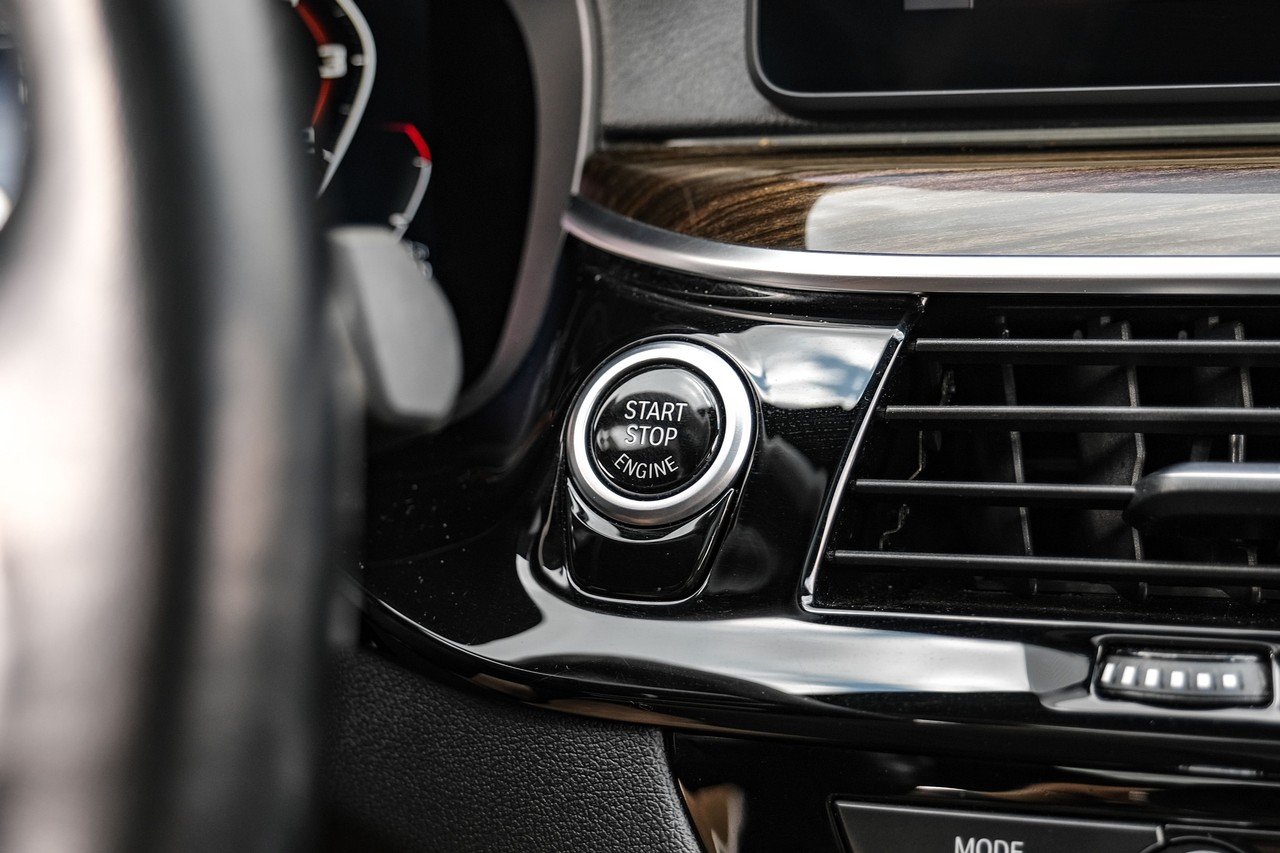 BMW 540i Vehicle Main Gallery Image 21