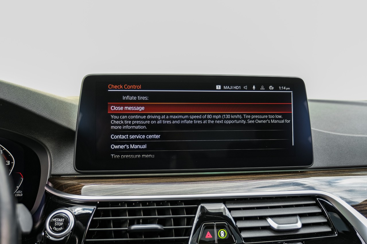 BMW 540i Vehicle Main Gallery Image 29