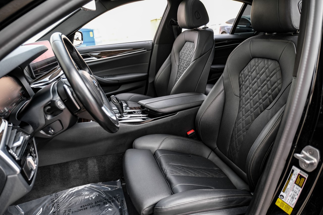 BMW 540i Vehicle Main Gallery Image 32