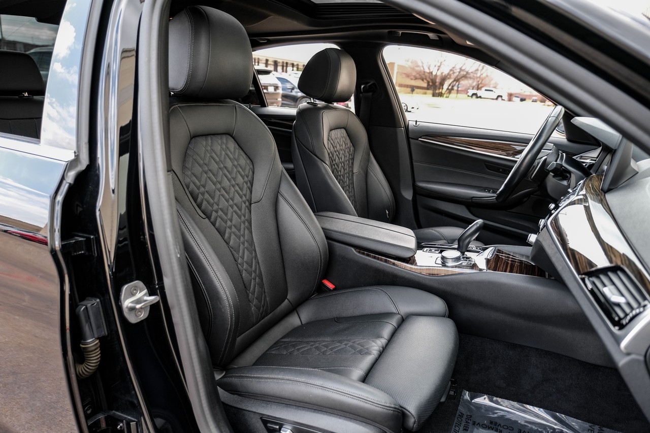 BMW 540i Vehicle Main Gallery Image 35