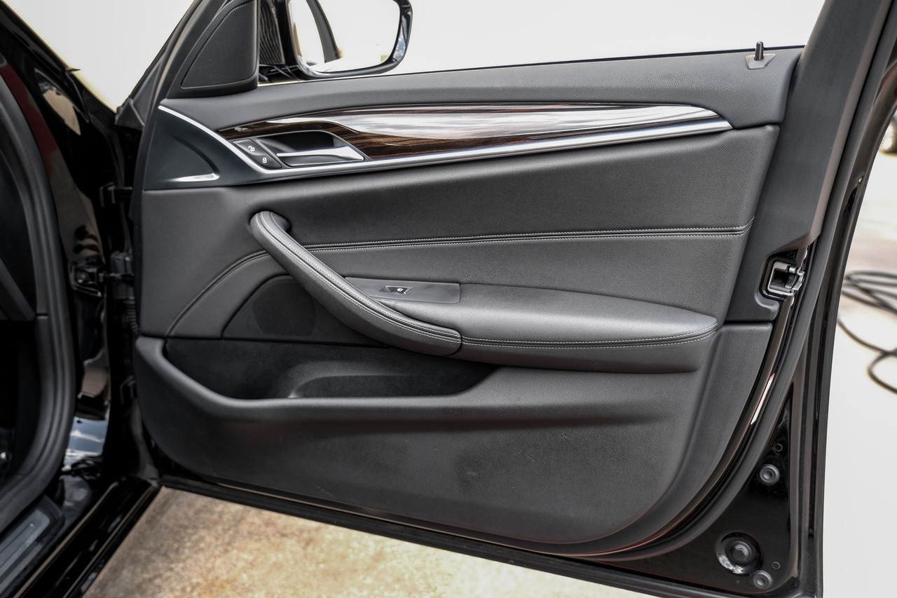 BMW 540i Vehicle Main Gallery Image 44