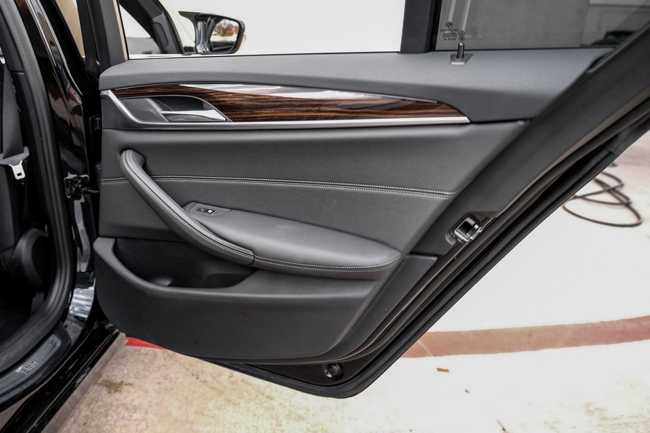 BMW 540i Vehicle Main Gallery Image 46