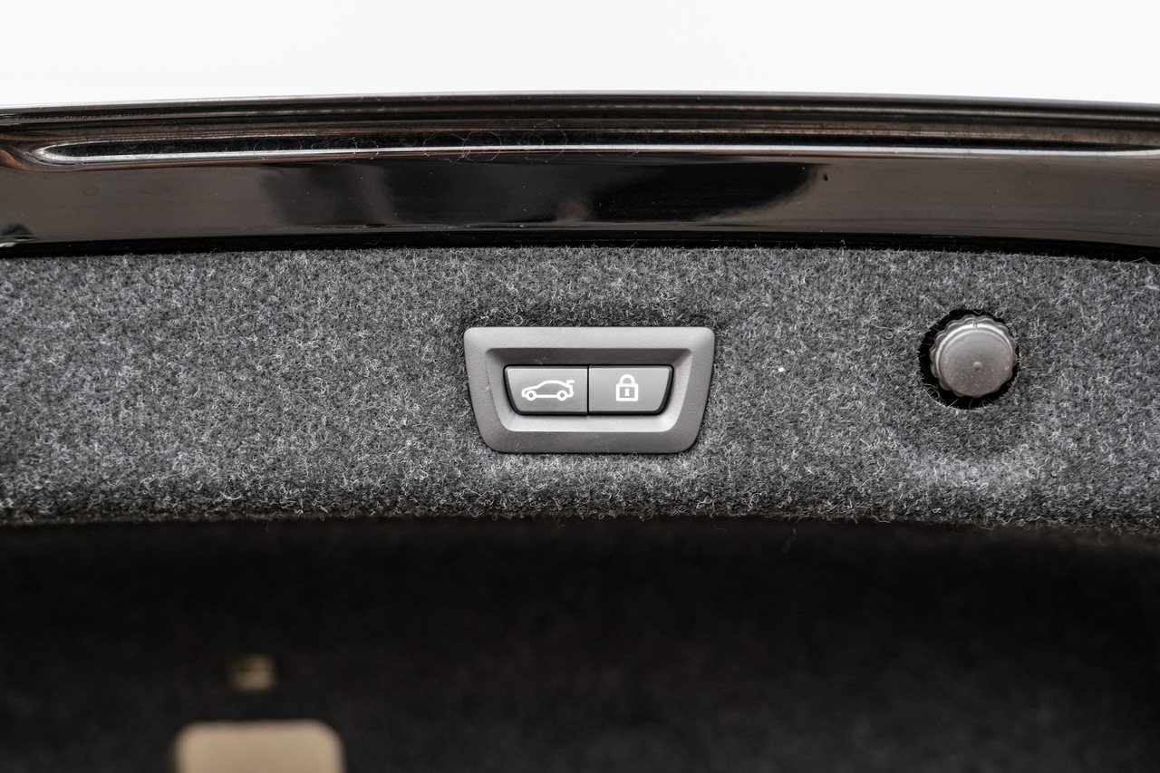 BMW 540i Vehicle Main Gallery Image 52