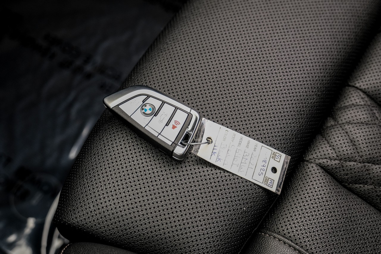 BMW 540i Vehicle Main Gallery Image 57