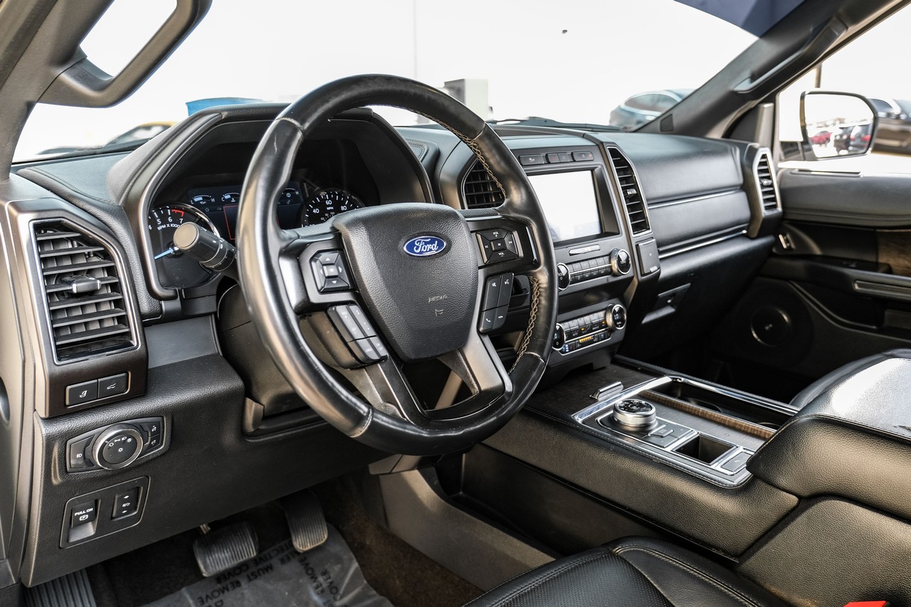 Ford Expedition Vehicle Main Gallery Image 03