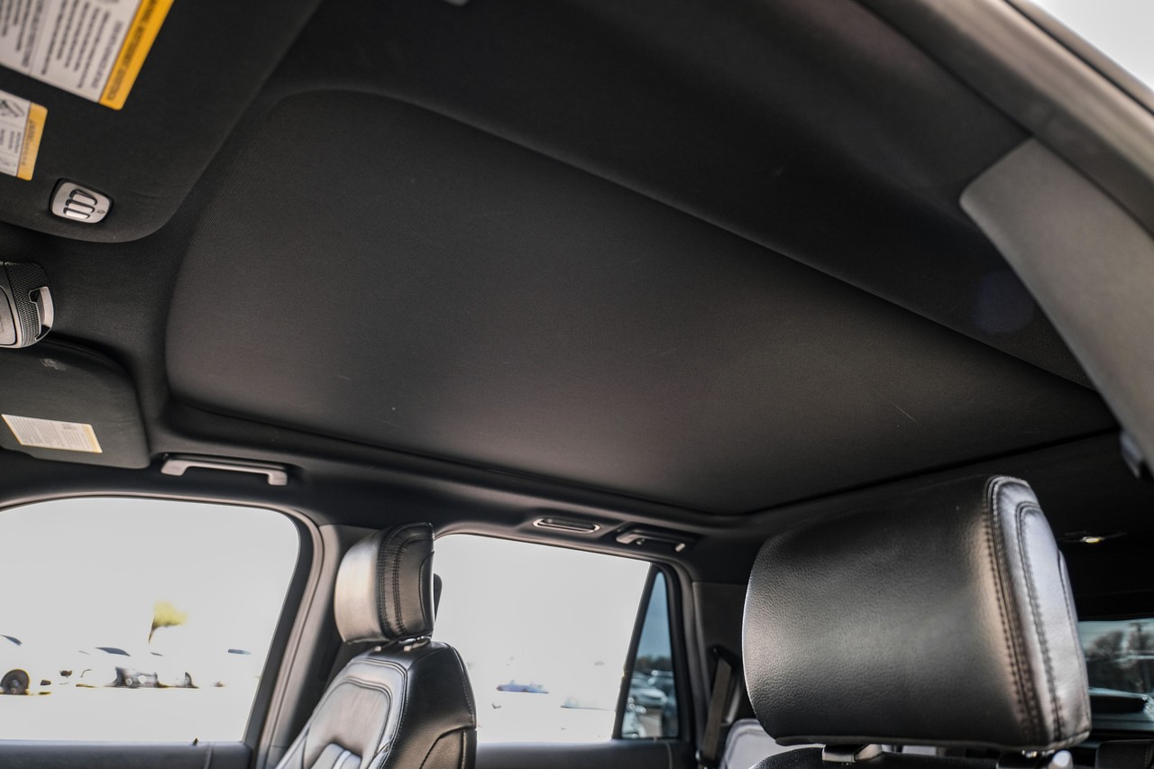 Ford Expedition Vehicle Main Gallery Image 05