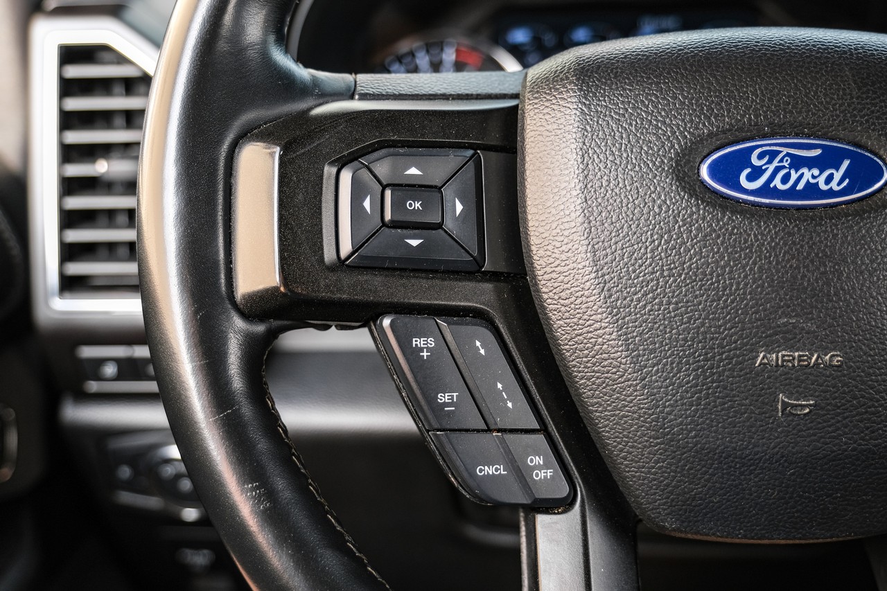 Ford Expedition Vehicle Main Gallery Image 17