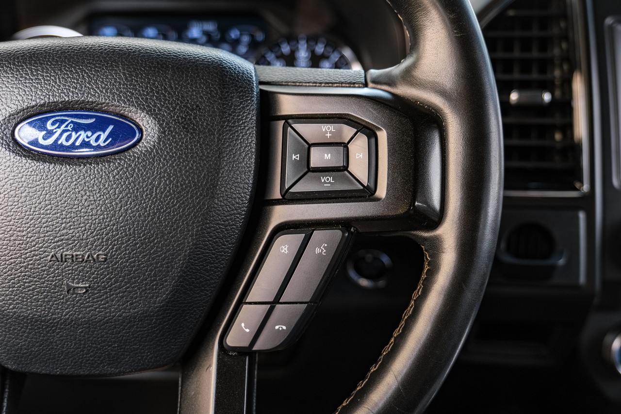 Ford Expedition Vehicle Main Gallery Image 18