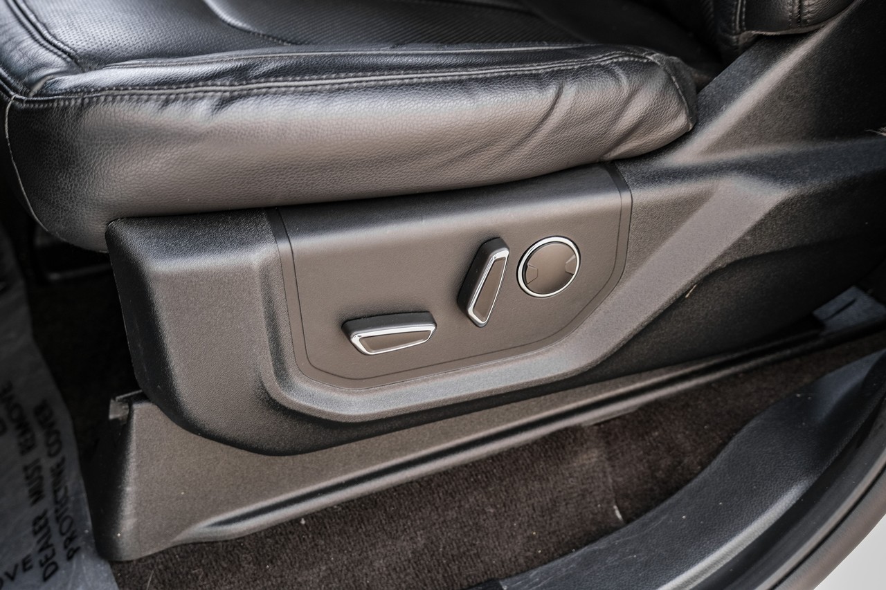 Ford Expedition Vehicle Main Gallery Image 32