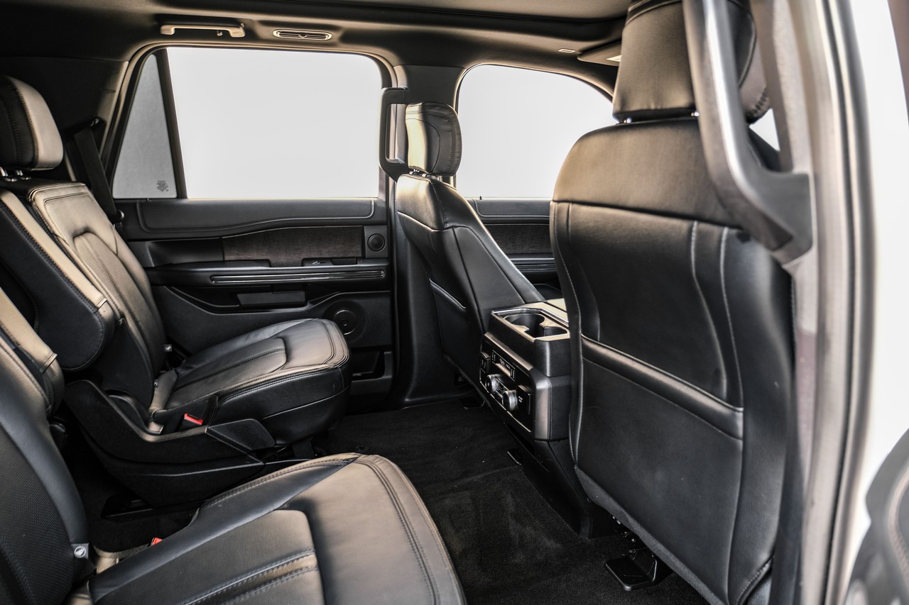 Ford Expedition Vehicle Main Gallery Image 36