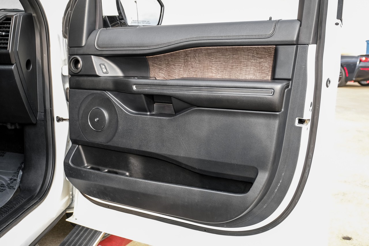 Ford Expedition Vehicle Main Gallery Image 43