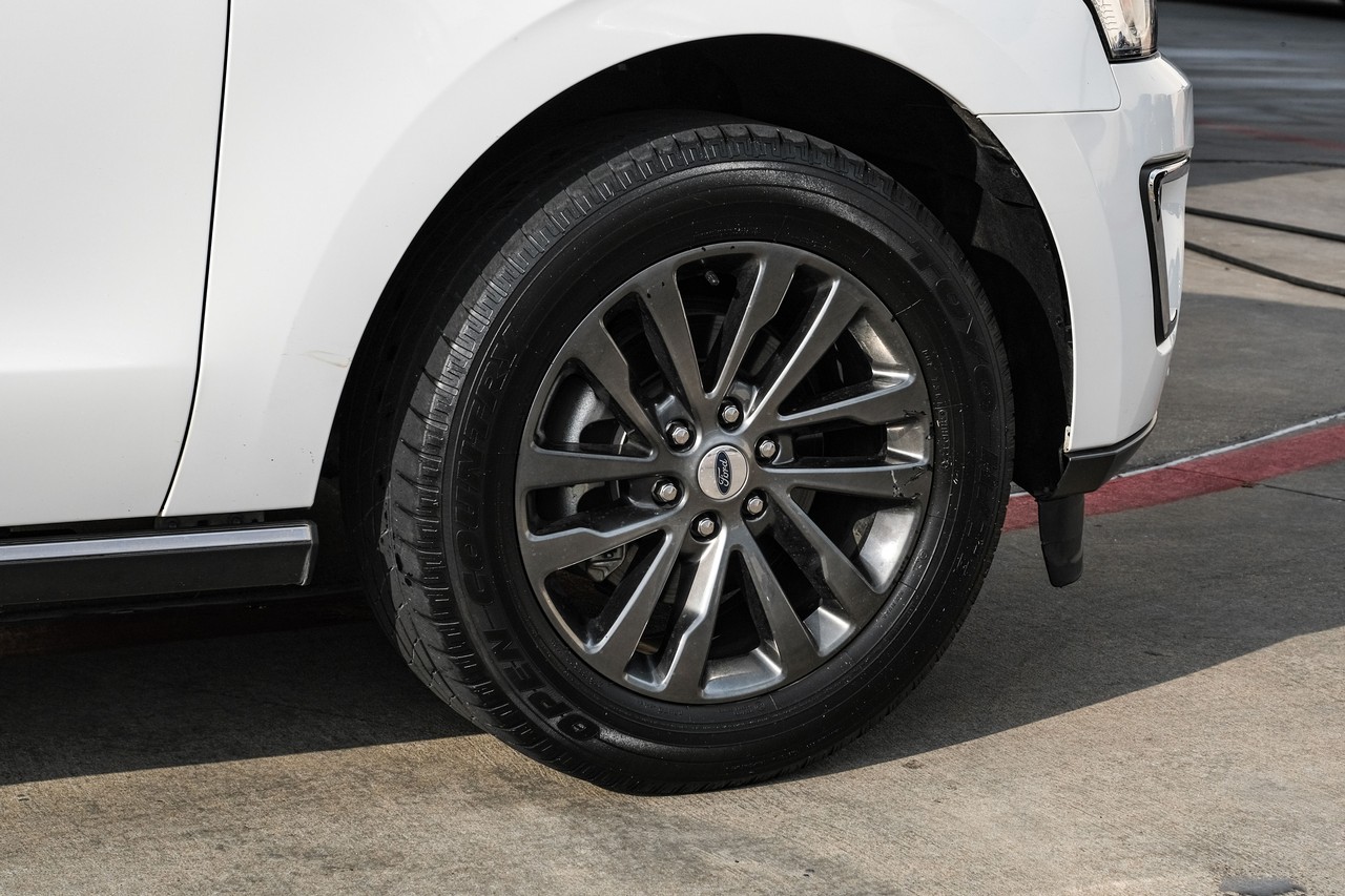 Ford Expedition Vehicle Main Gallery Image 52