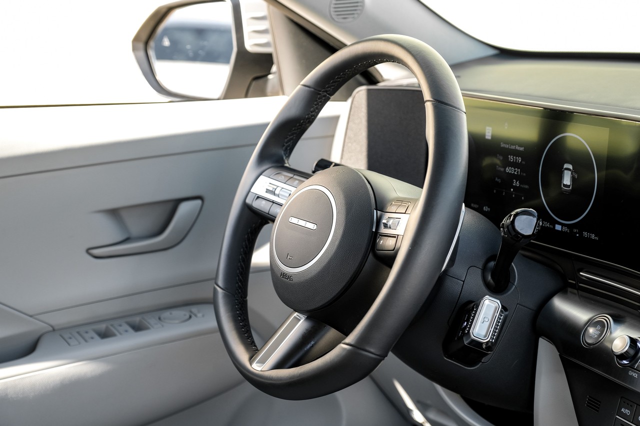 Hyundai Kona Electric Vehicle Main Gallery Image 11