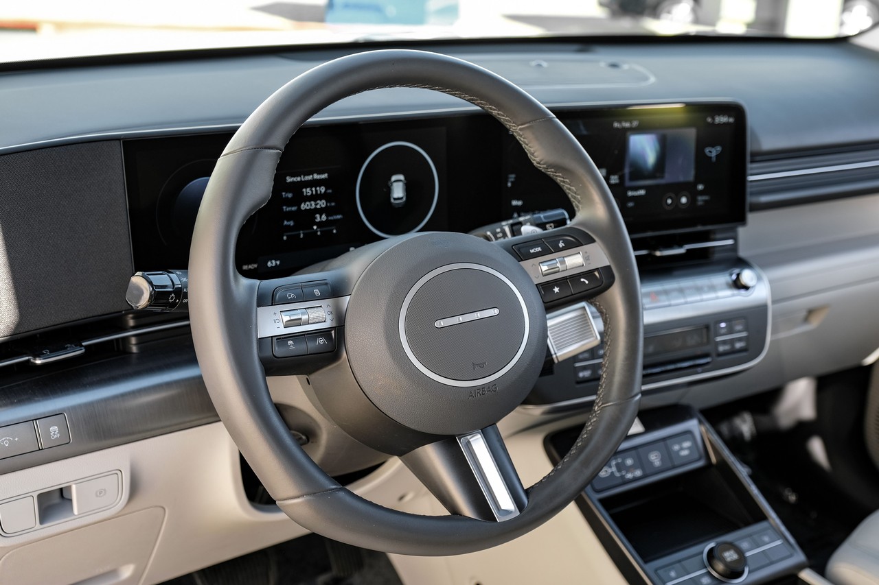 Hyundai Kona Electric Vehicle Main Gallery Image 13