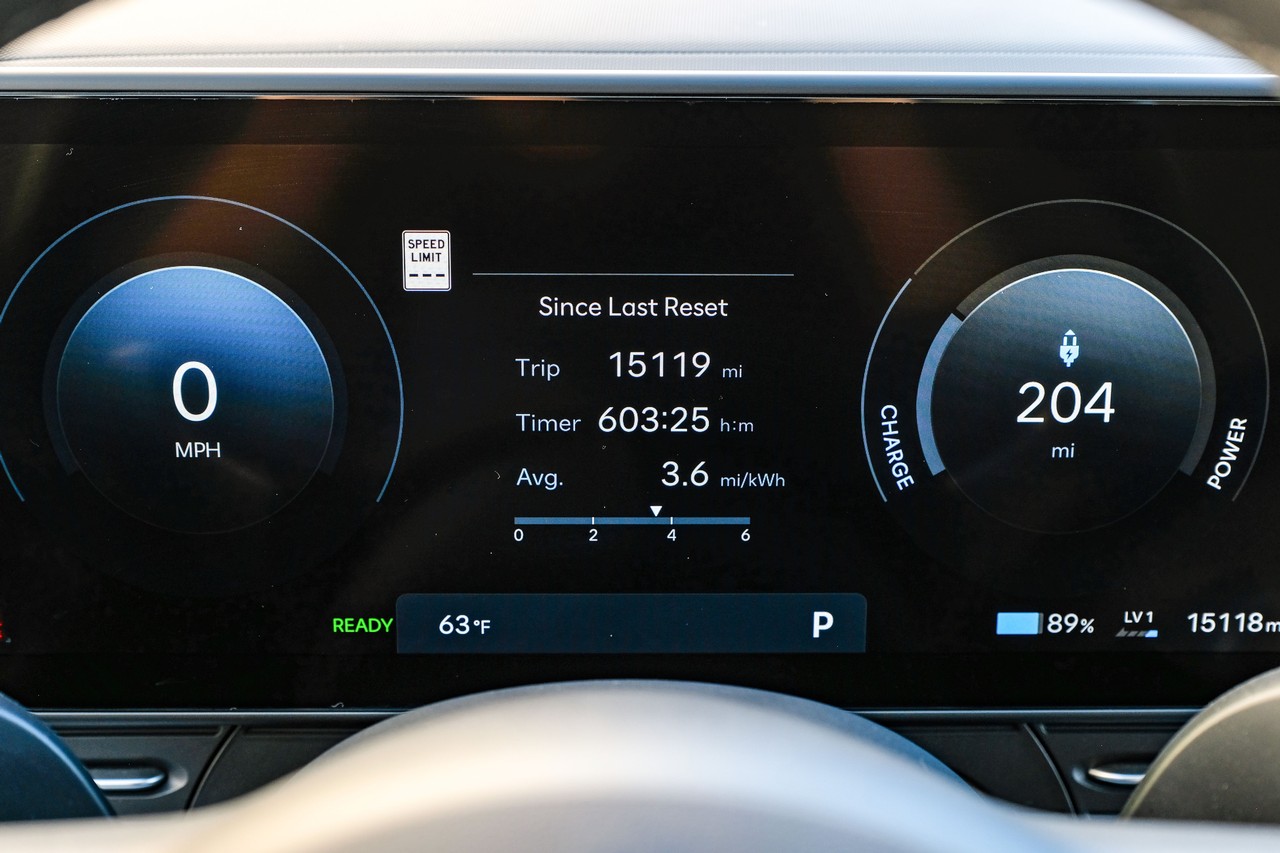 Hyundai Kona Electric Vehicle Main Gallery Image 17