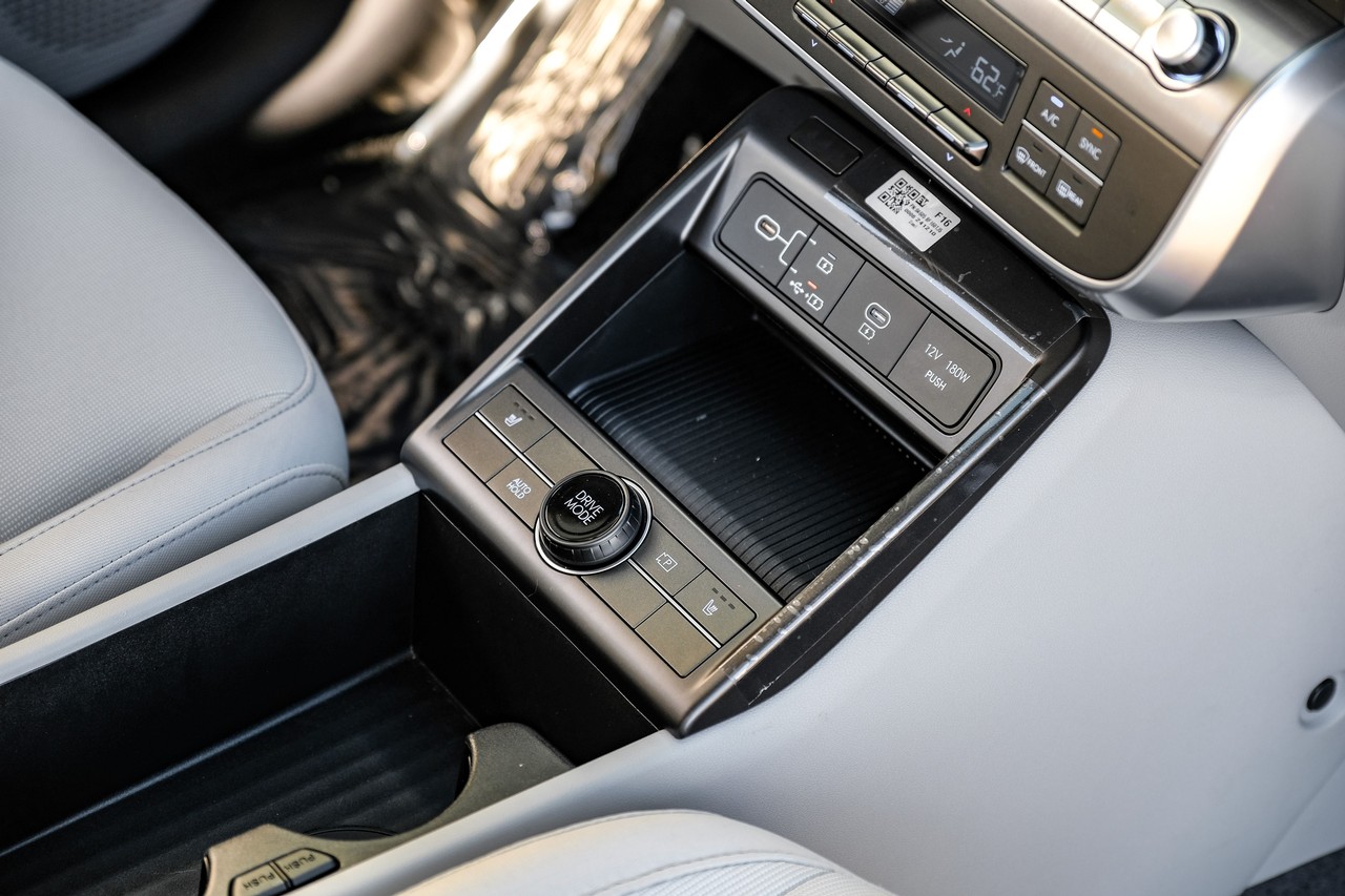 Hyundai Kona Electric Vehicle Main Gallery Image 21