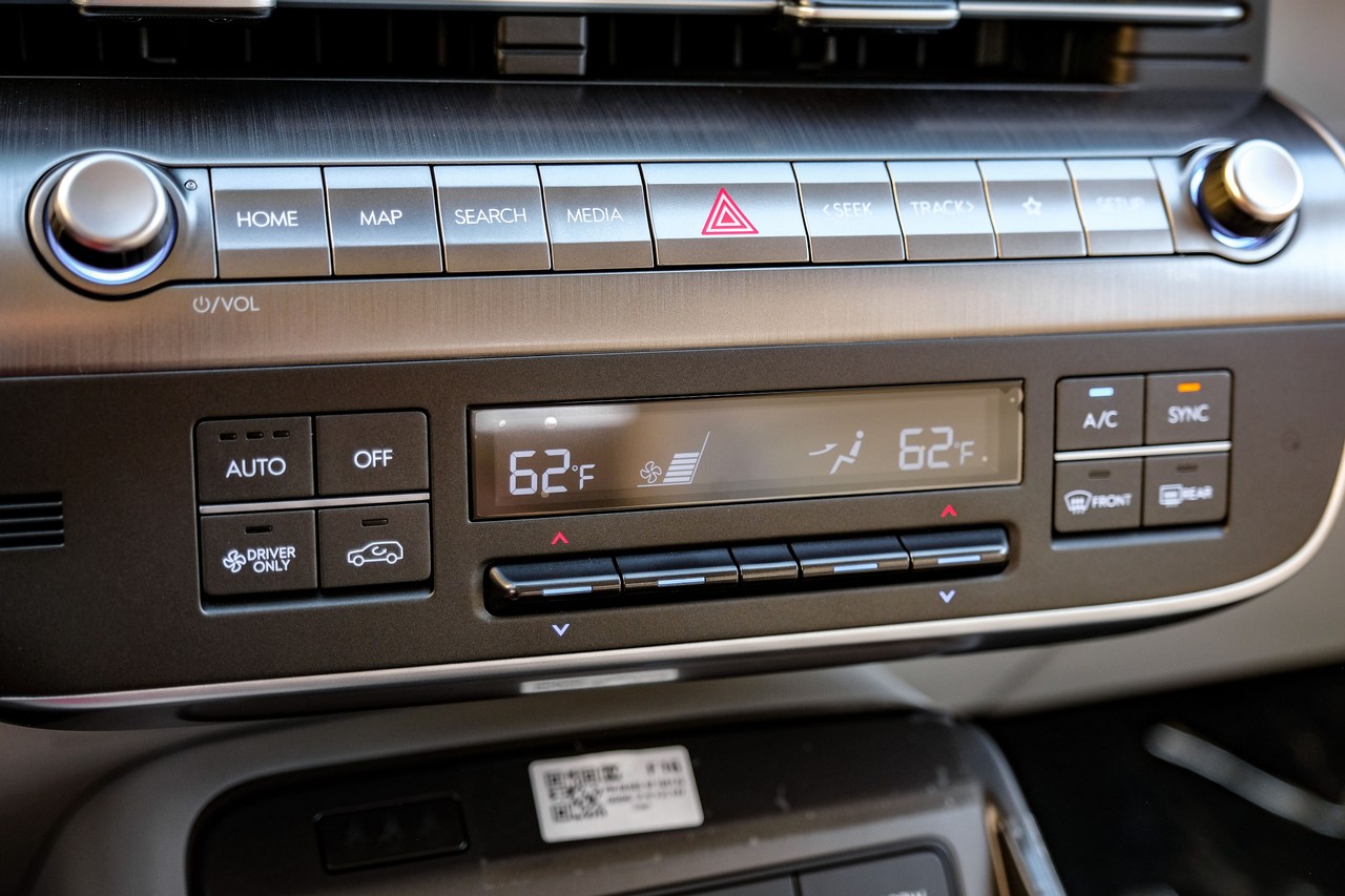 Hyundai Kona Electric Vehicle Main Gallery Image 24