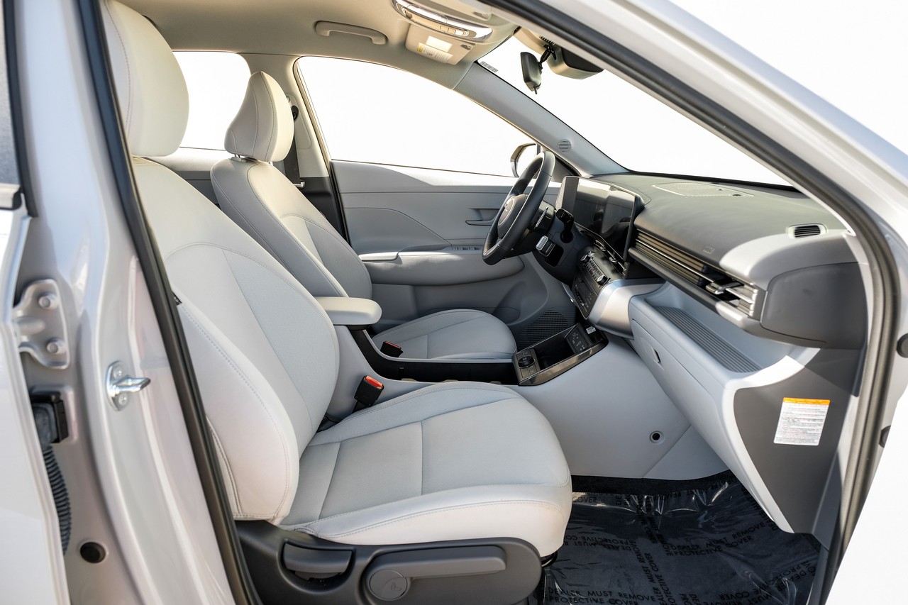 Hyundai Kona Electric Vehicle Main Gallery Image 31