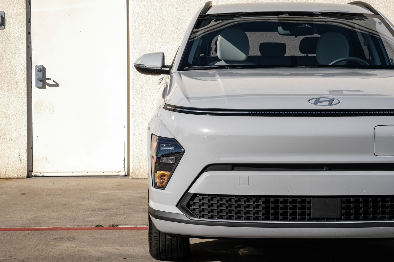 Hyundai Kona Electric Vehicle Main Gallery Image 44