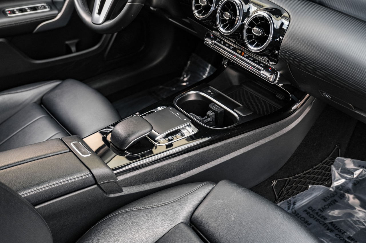 Mercedes-Benz A-Class Vehicle Main Gallery Image 22