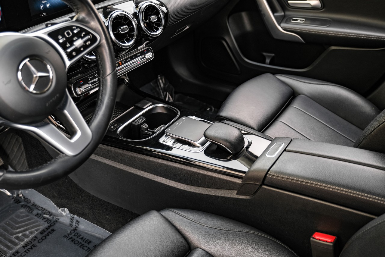 Mercedes-Benz A-Class Vehicle Main Gallery Image 23