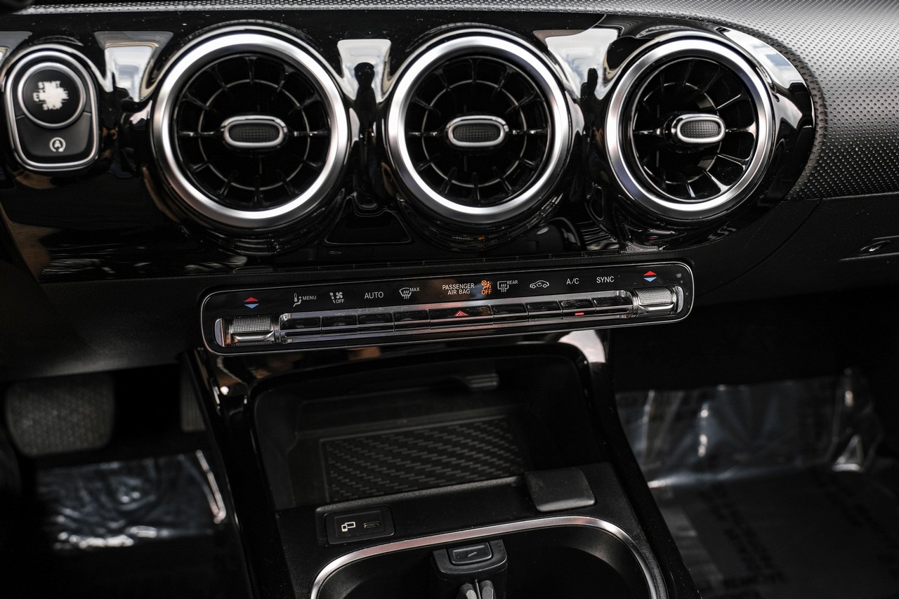 Mercedes-Benz A-Class Vehicle Main Gallery Image 25