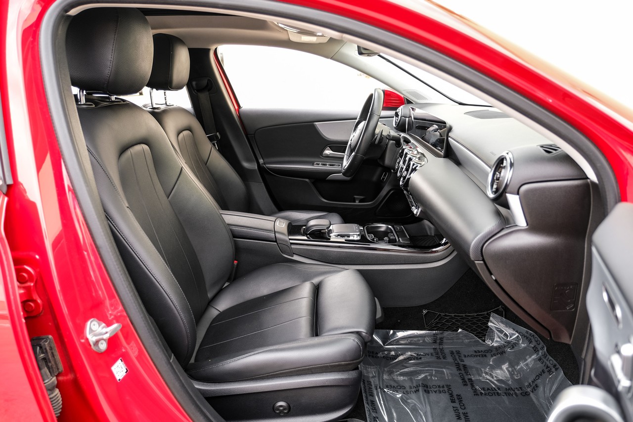 Mercedes-Benz A-Class Vehicle Main Gallery Image 30