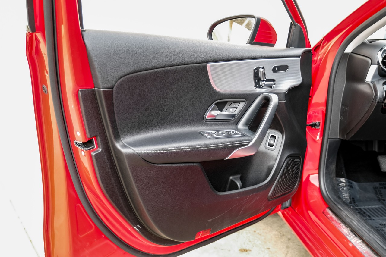 Mercedes-Benz A-Class Vehicle Main Gallery Image 38